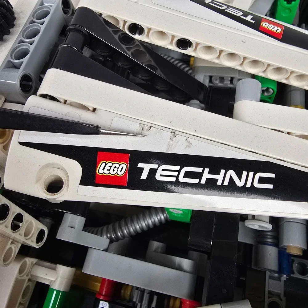 LEGO Technic 24 Hours Race Car 42039 Green White V8 Engine 2-in-1 Model